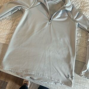 EUC - UNDER ARMOUR Cold Gear Pull Over